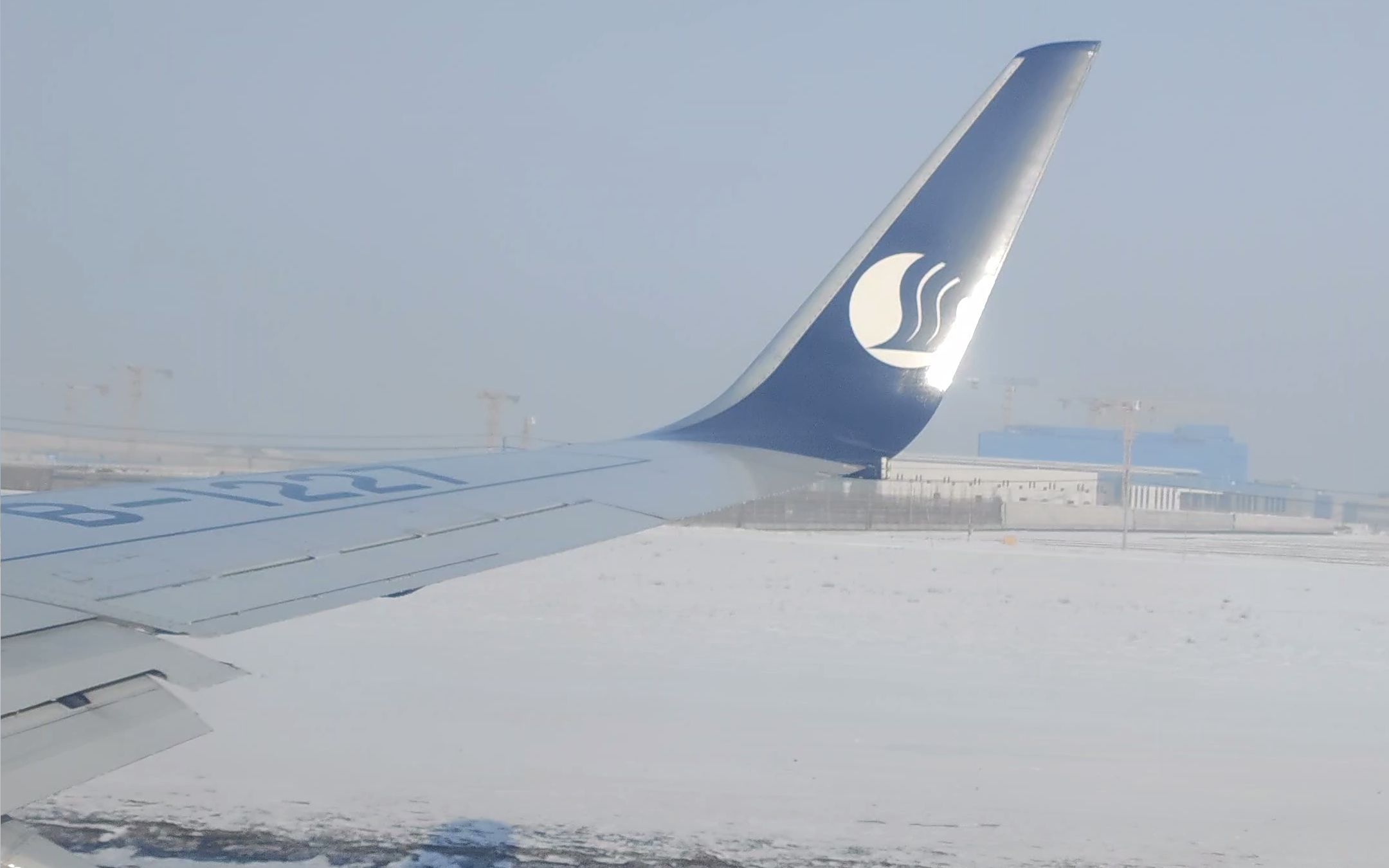 乘坐飞机起飞记录山东航空乌鲁木齐地窝堡机场起飞右侧视角原声4k超清