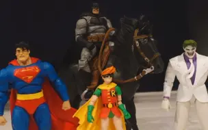 Tải video: 蝙蝠侠Mcfarlane Toys The dark knight Returns Horse Baf Wave review!!