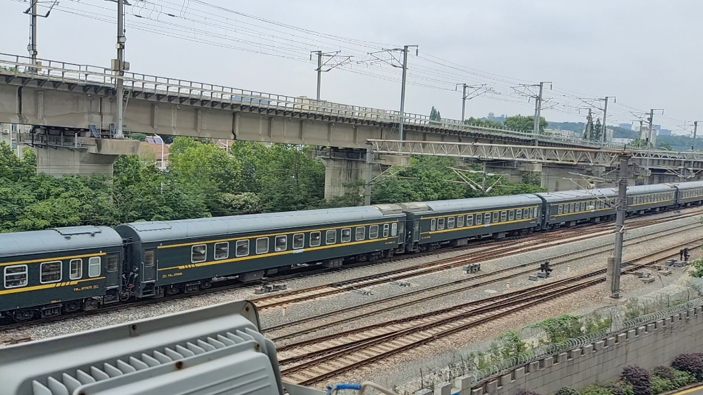 2023-05-27 k515次(吉林—上海)进南京站,本务沈局沈段hxd3d-0676