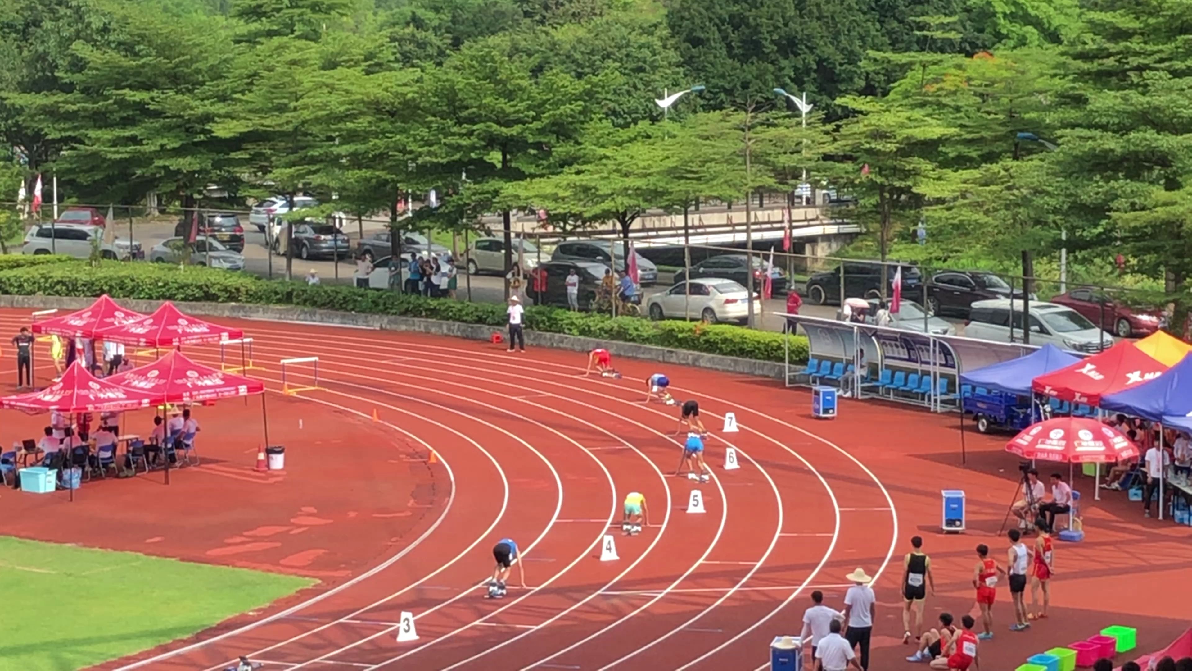 400米栏 54.90(接触跨栏半年)