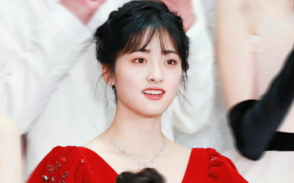 金鸡奖闭幕式沈月红色礼服,好美啊!