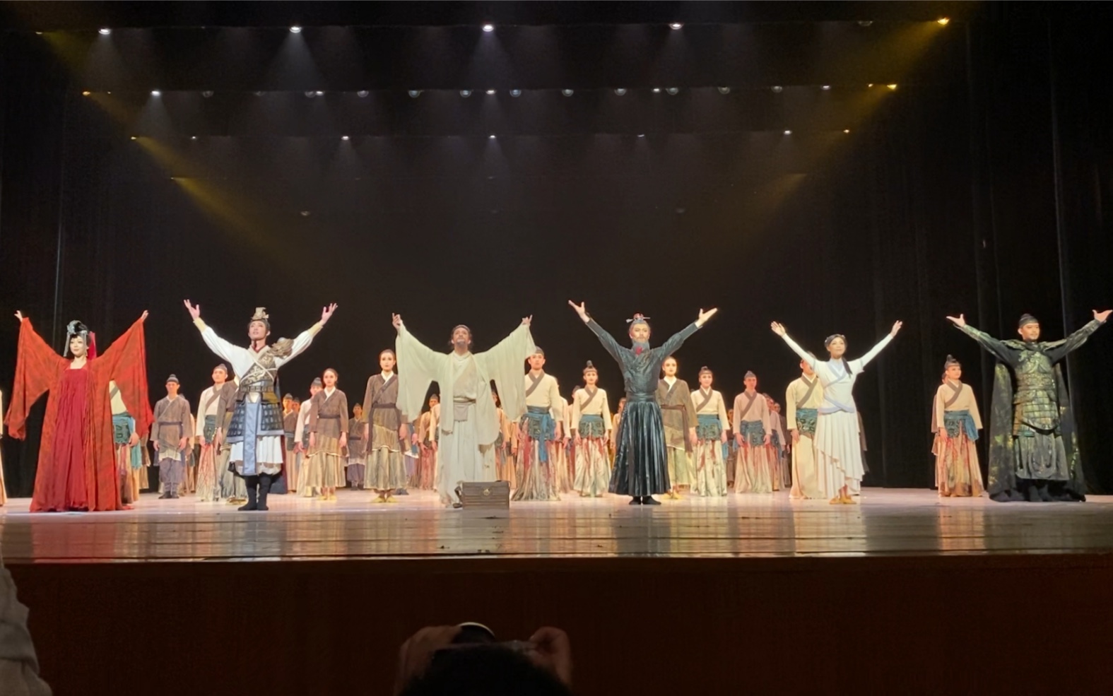 舞剧《赵氏孤儿》舞台谢幕