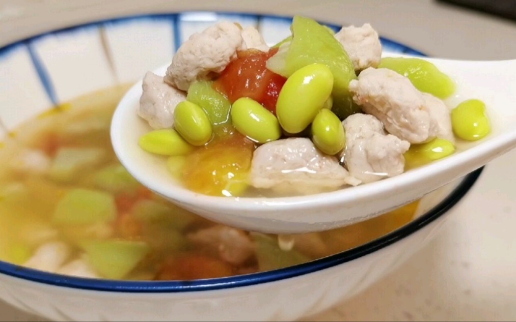 清热解暑去火又补钙的丝瓜毛豆肉丸汤,鲜得掉眉毛,孩子喝得香,汤汁都