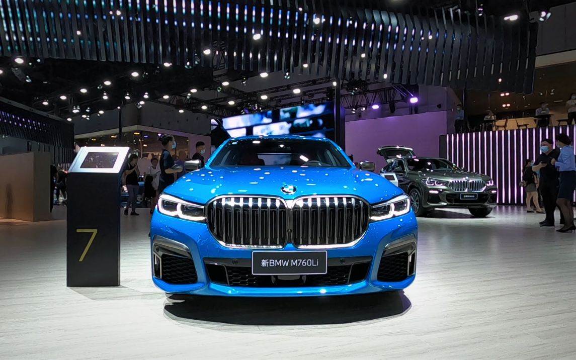 2020款宝马m760li车展亮相,全方位展示后,给个不心动的理由_哔哩哔哩