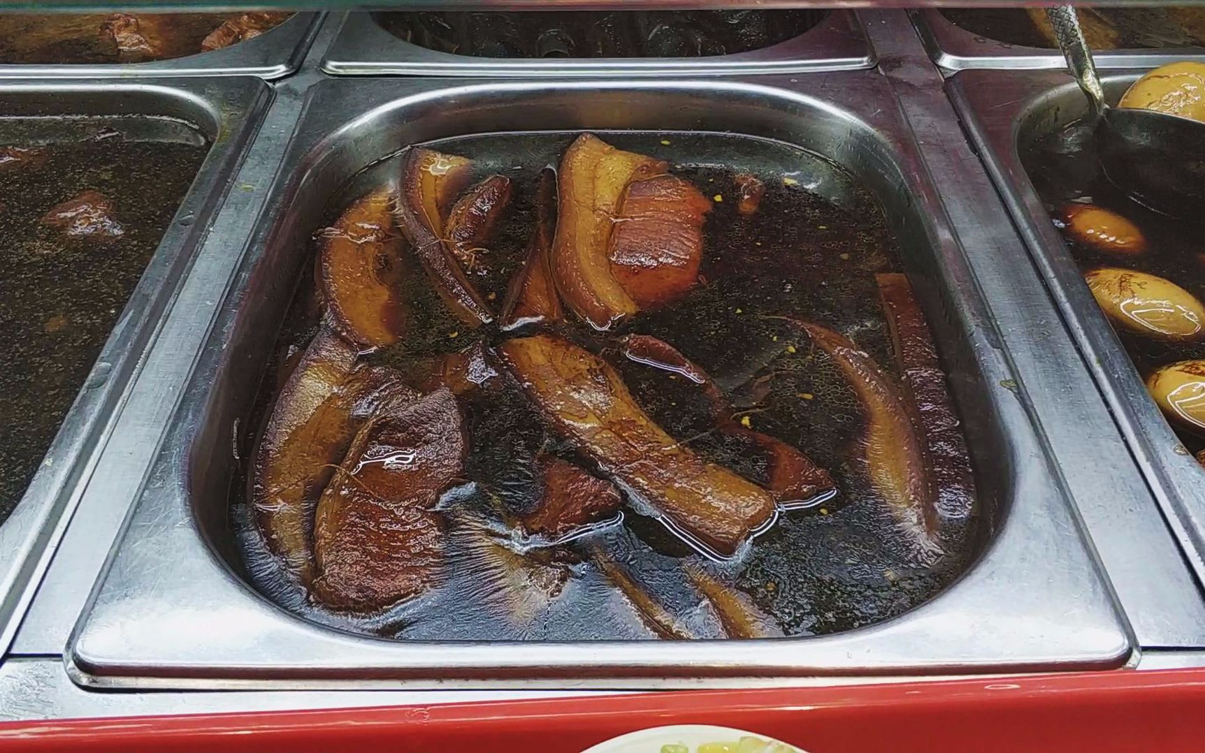 济南特色把子肉,五花肉捆棉线下锅炖,8元一块,配米饭吃真过瘾
