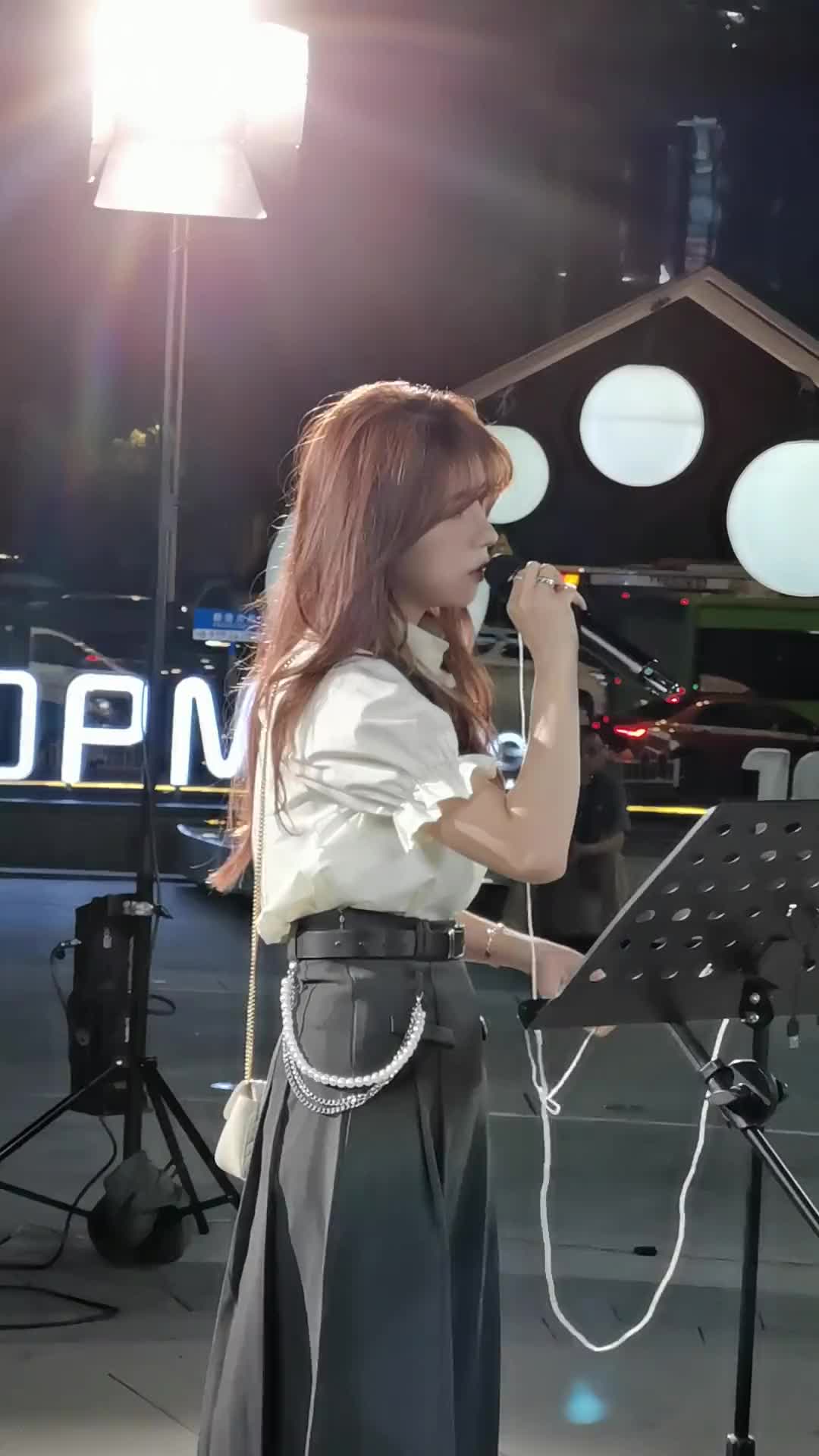 林小珂户外路演开始路演