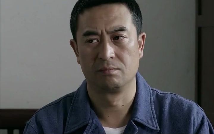 【爷们儿】正副主任吵架,厂长出面支持张嘉译,上面有人就是好_哔哩