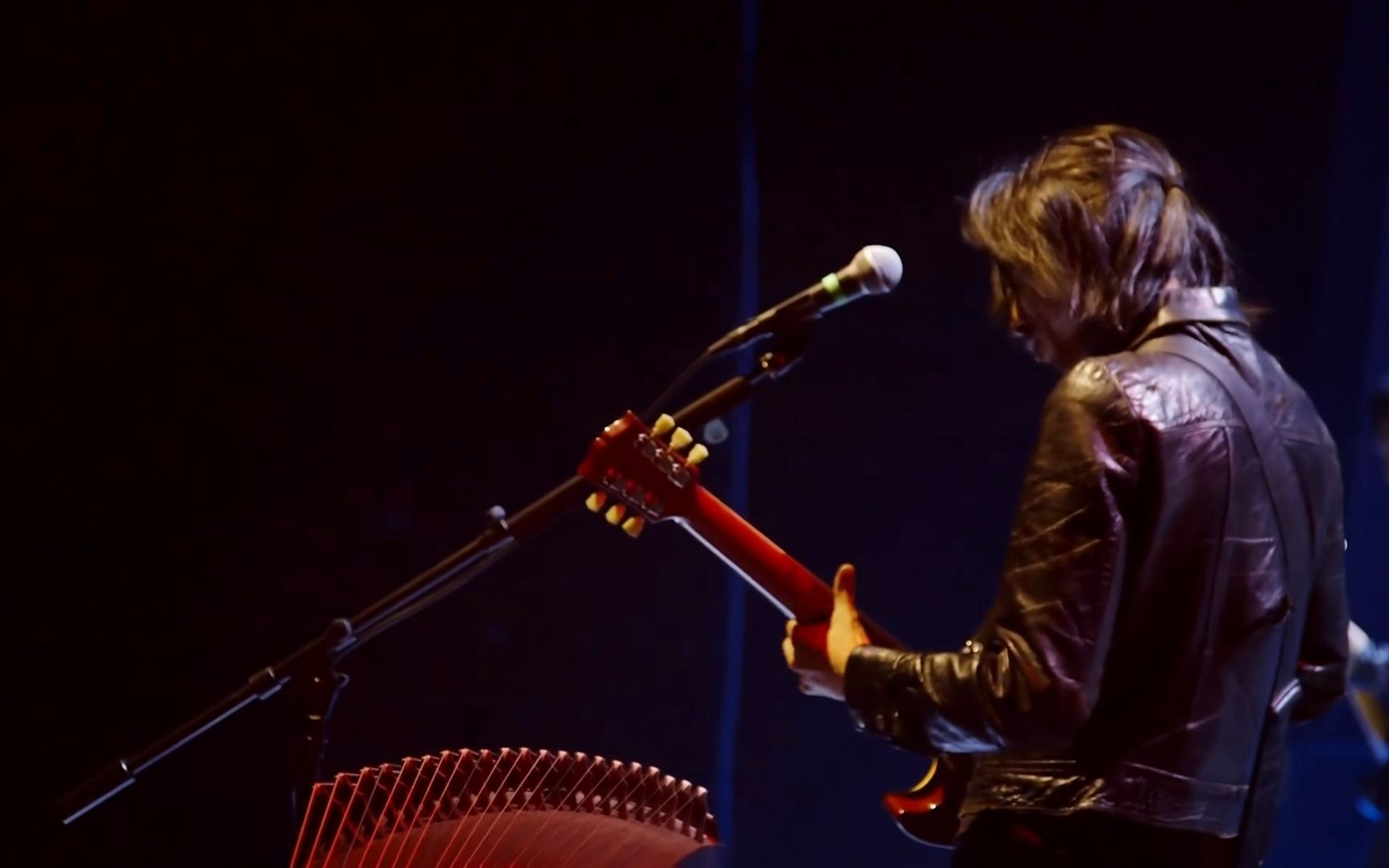 崔健vs孙海英最燃对决!新老教父的摇滚交响现场到底谁更狠?