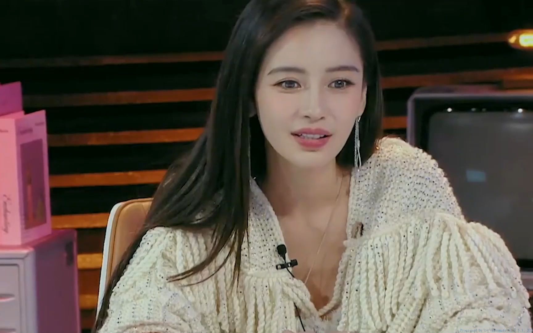 杨颖离婚后,就被曝出剧组拍戏用替身,网友:幸亏黄晓明跑得快