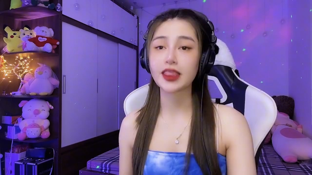 越南小姐姐翻唱《你能不能不要离开我》越语版也好听