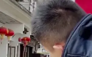 Descargar video: 看哭网友！一消防员出警归来，路过爸爸门店被零食“投食”，消防员和爸爸说了一句话便匆匆离去