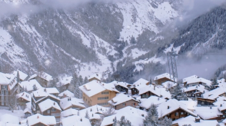 [图]忽有故人心上过，回首山河已是秋，相思两地同淋雪，也算此生共白头。