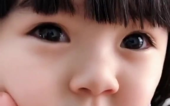 好好玩,肉嘟嘟的脸停不下来!