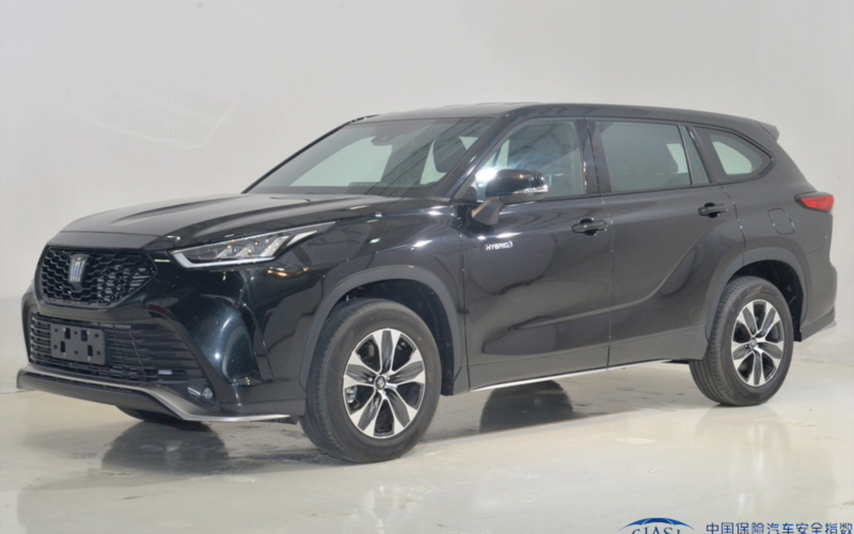 2022 天津一汽 丰田皇冠陆放 全面碰撞测试 ciasi