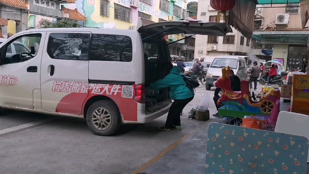 货拉拉没什么生意,跑顺风车跑到大学门口,正好学学人家拉客哔哩哔哩bilibili