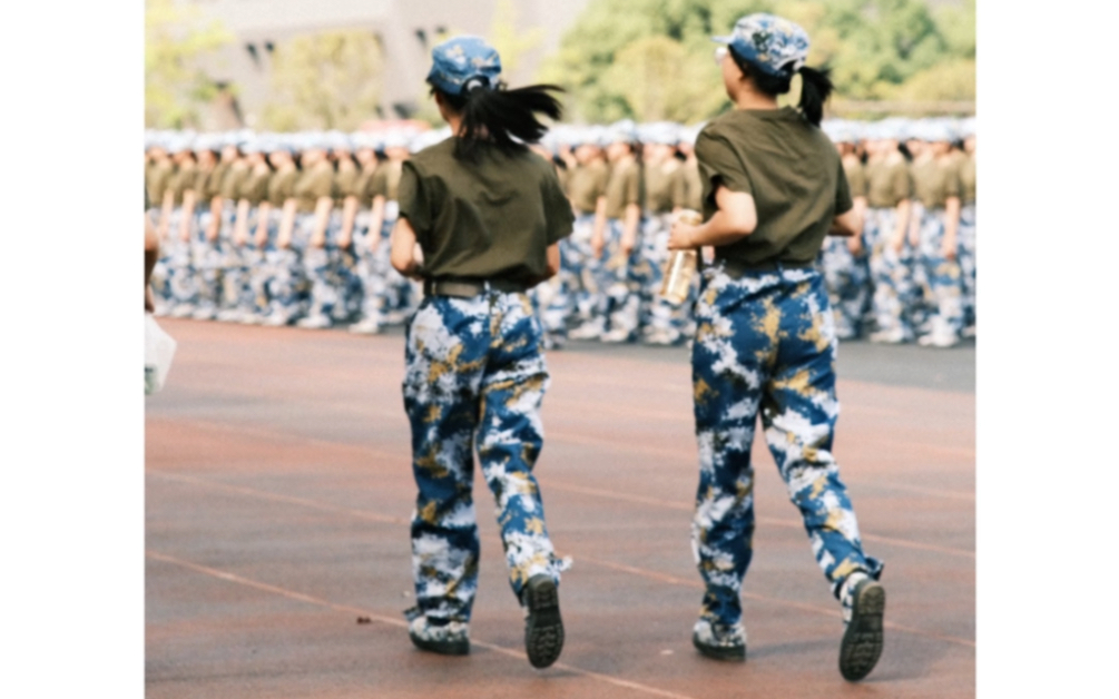 九院新生军训(多图视频版) 个人觉得今年军训不够热 实在是太舒服了 这可不行啊!哔哩哔哩bilibili