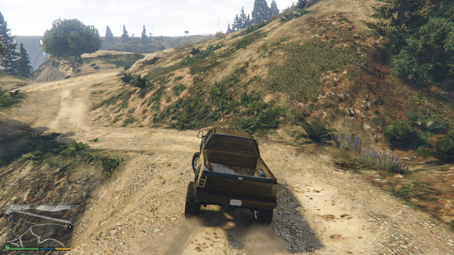 gta5 最近很火的长城炮是类似这种的车吗?