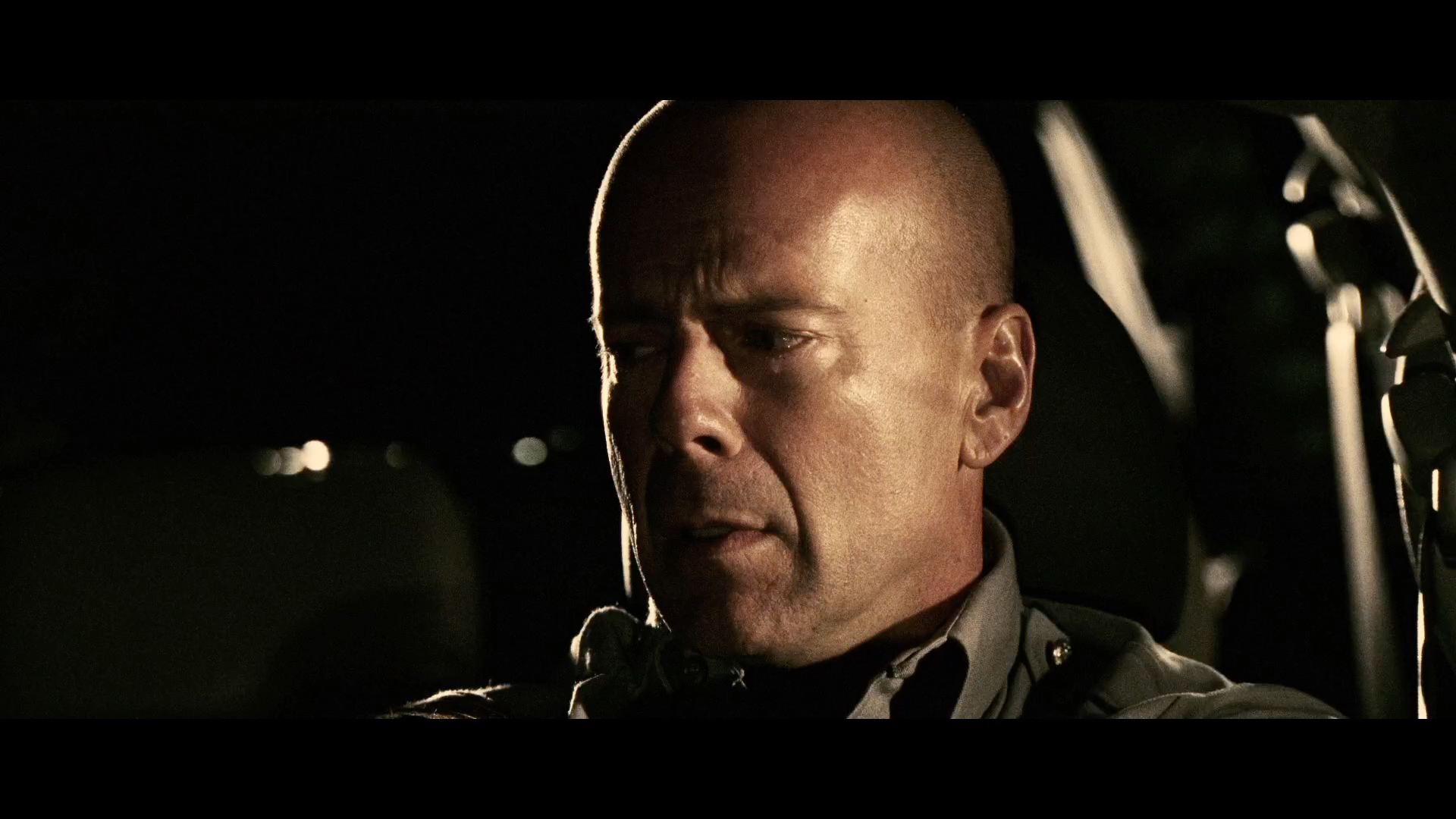 美一警察惨遭劫持电影火线对峙