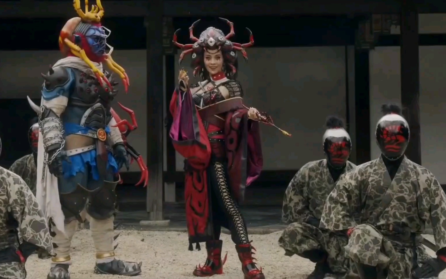 特摄御姐女反派爆