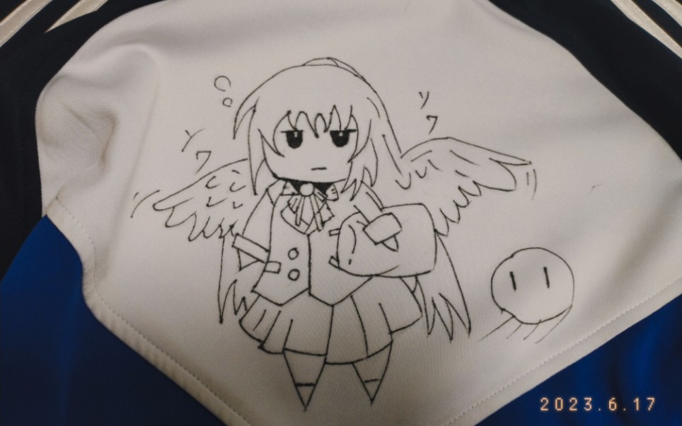 震惊73立华奏竟被画在校服上