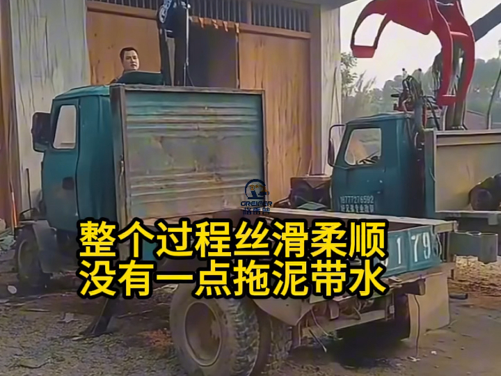 广西老表操作甘蔗抓机就跟玩似的,一控三复合动作玩得明明白白
