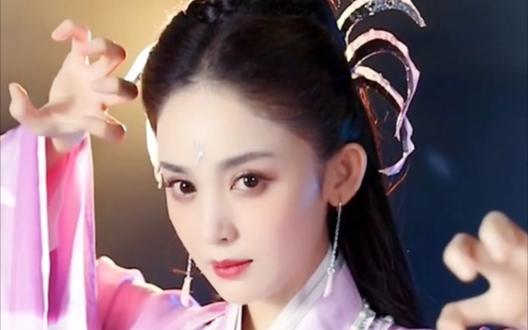 娜扎一秒换装周芷若!古装扮相美腻满分99