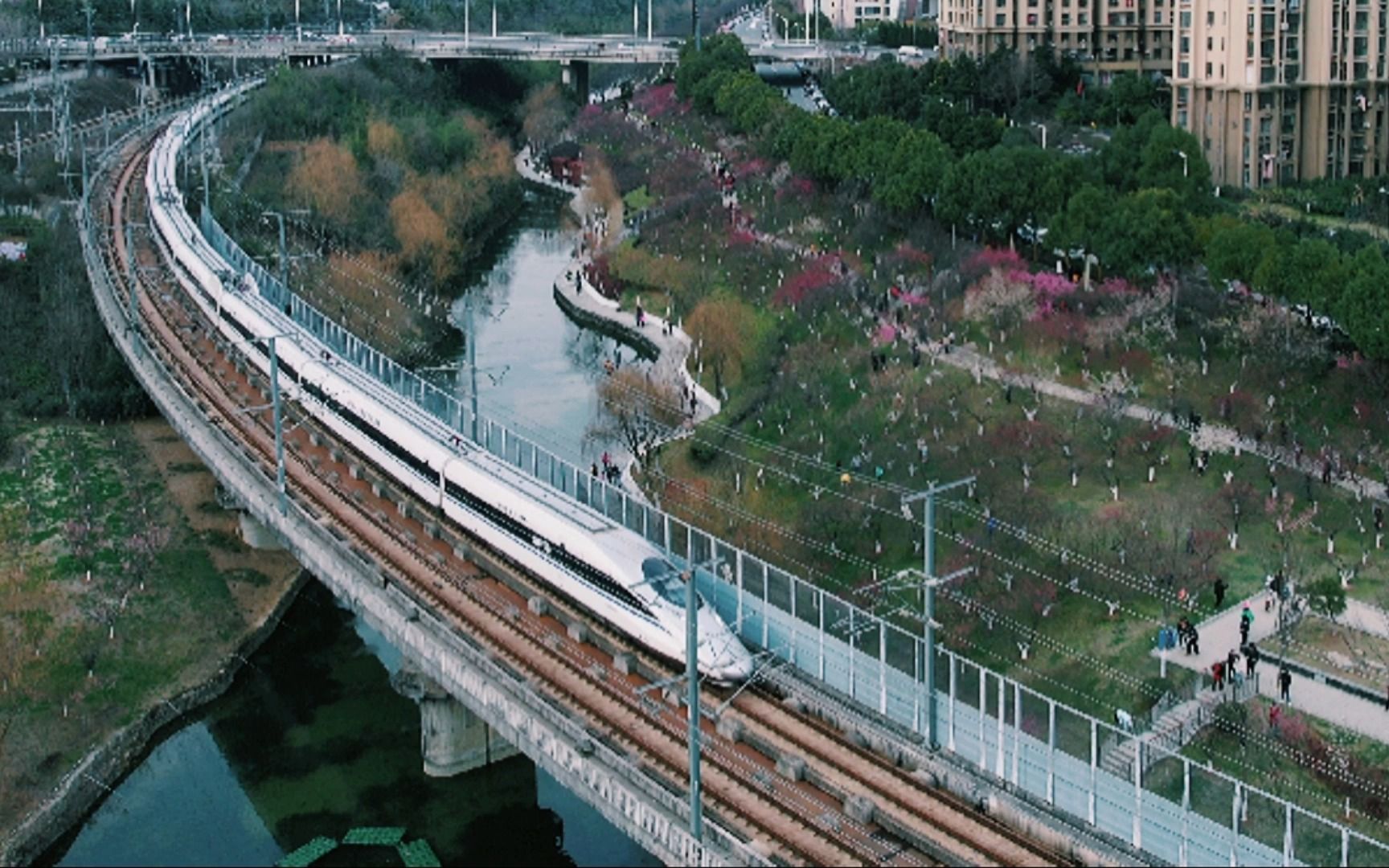 [图]合肥网红打卡地：匡河上的“开往春天的火车”