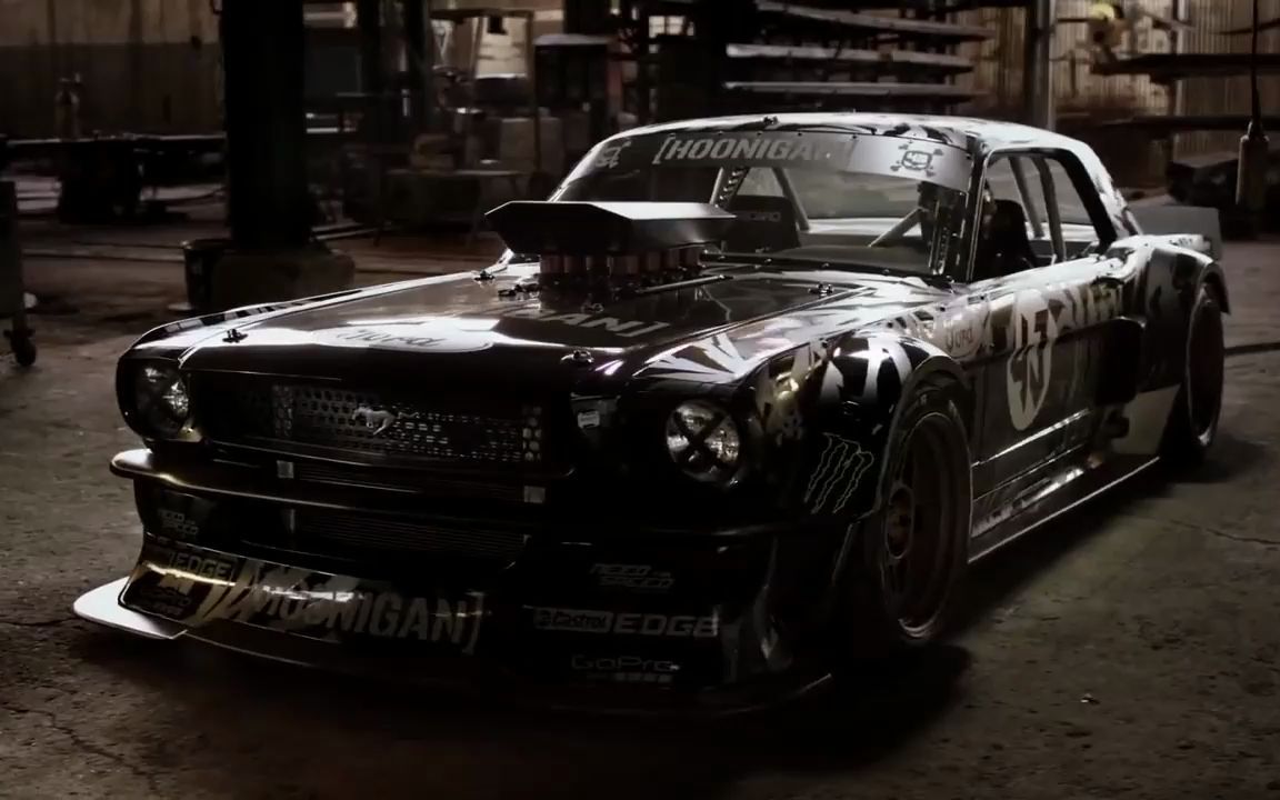 肯布洛克漂移大神驾驶1965年的野马用十分钟带你狂炸伦敦街道