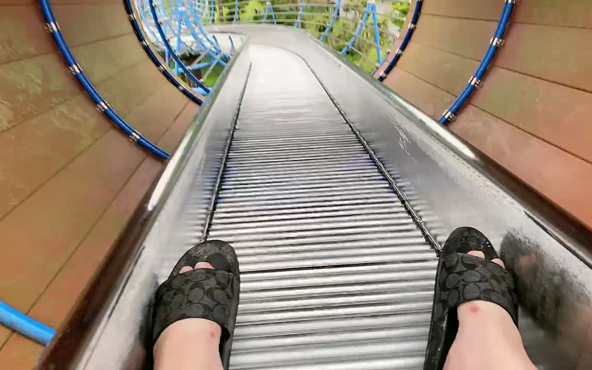 雨后不要玩滚轮滑梯,会成肉弹冲击_哔哩哔哩_bilibili