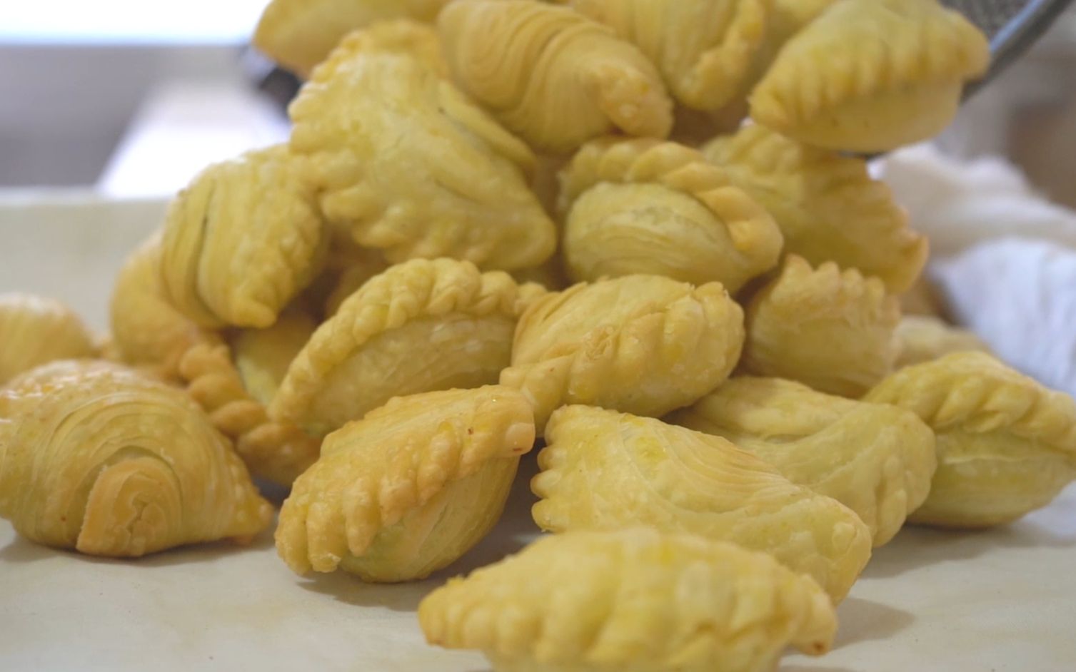 西北过年餐桌上必有的糖角角,老板每人只限一份,想多买一份都没有!