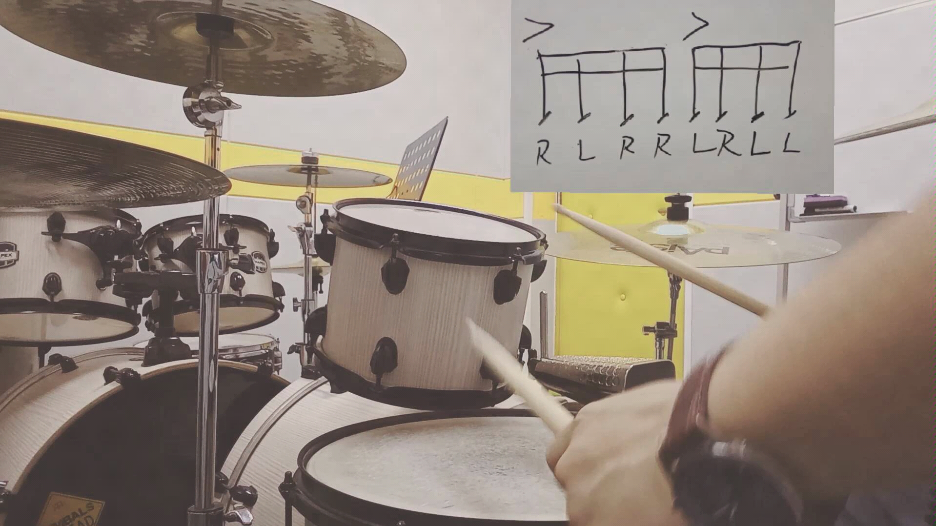 分享一个简单但是看起来很厉害的基本功练习(复合跳节奏)