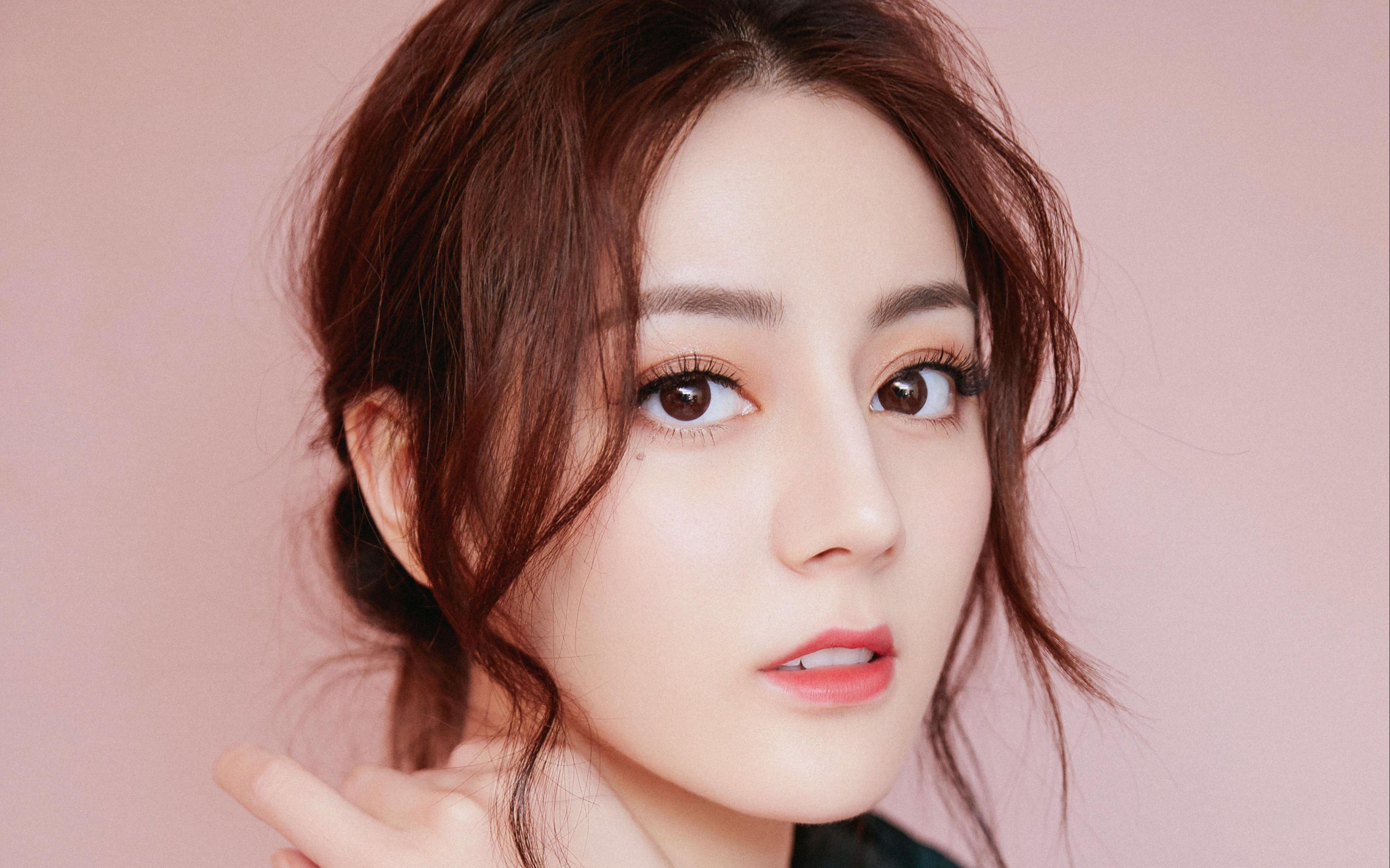 你是我的荣耀阵容 "你好,随处可见乔晶晶"是闪闪发光的大明星迪丽热巴