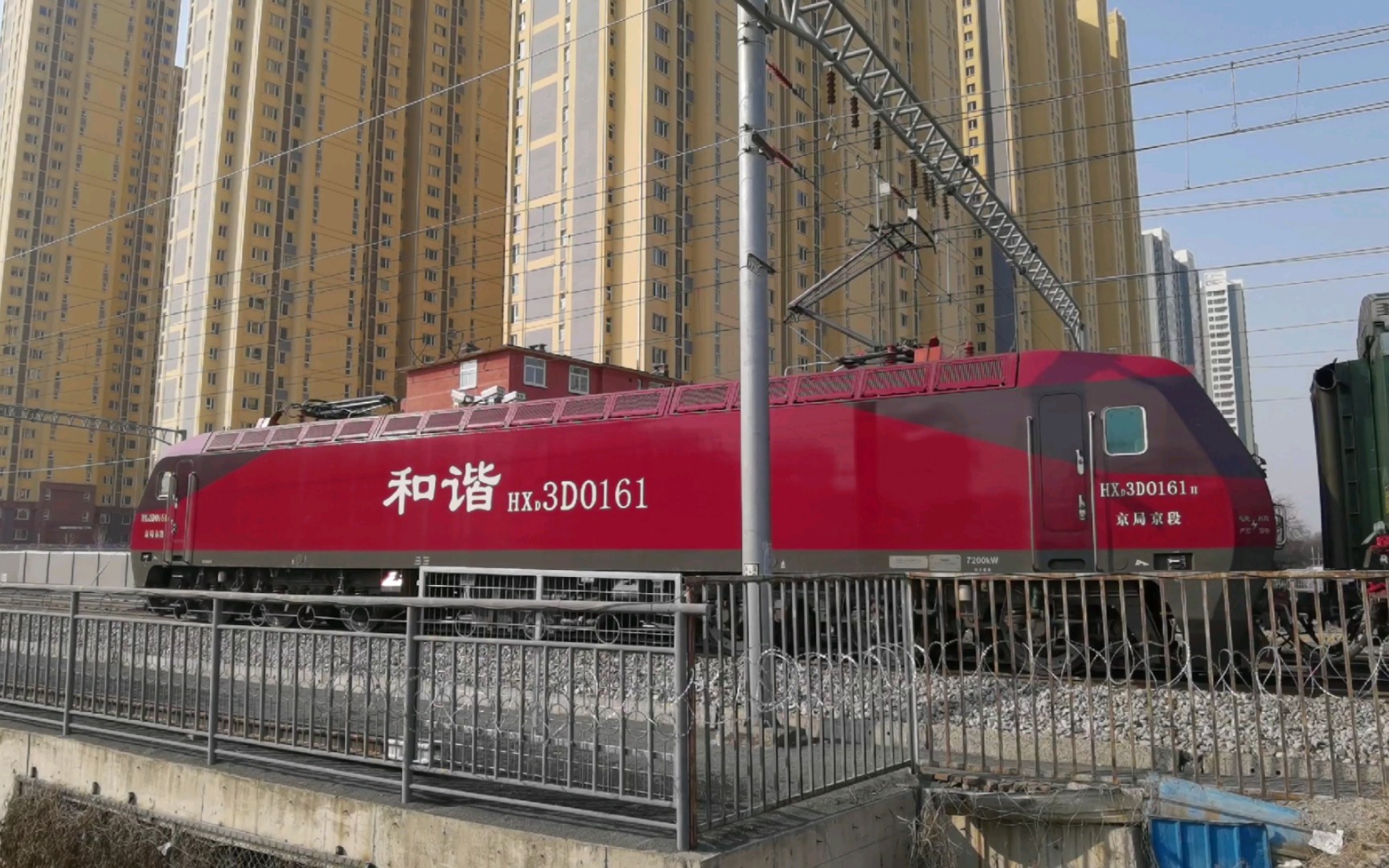 北京西坐z161,z295通过保定一亩泉河