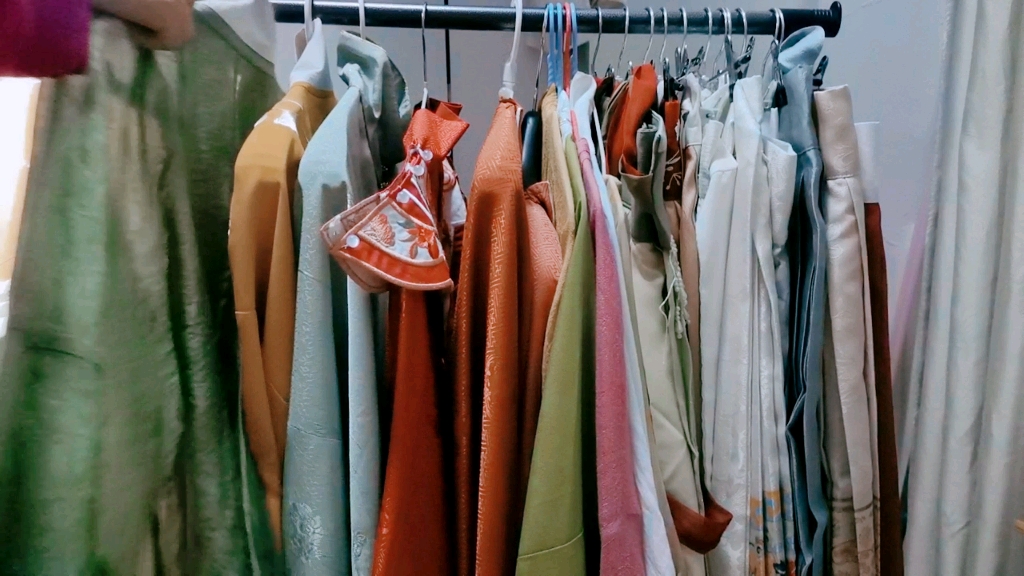 贫民窟女孩的汉服衣柜