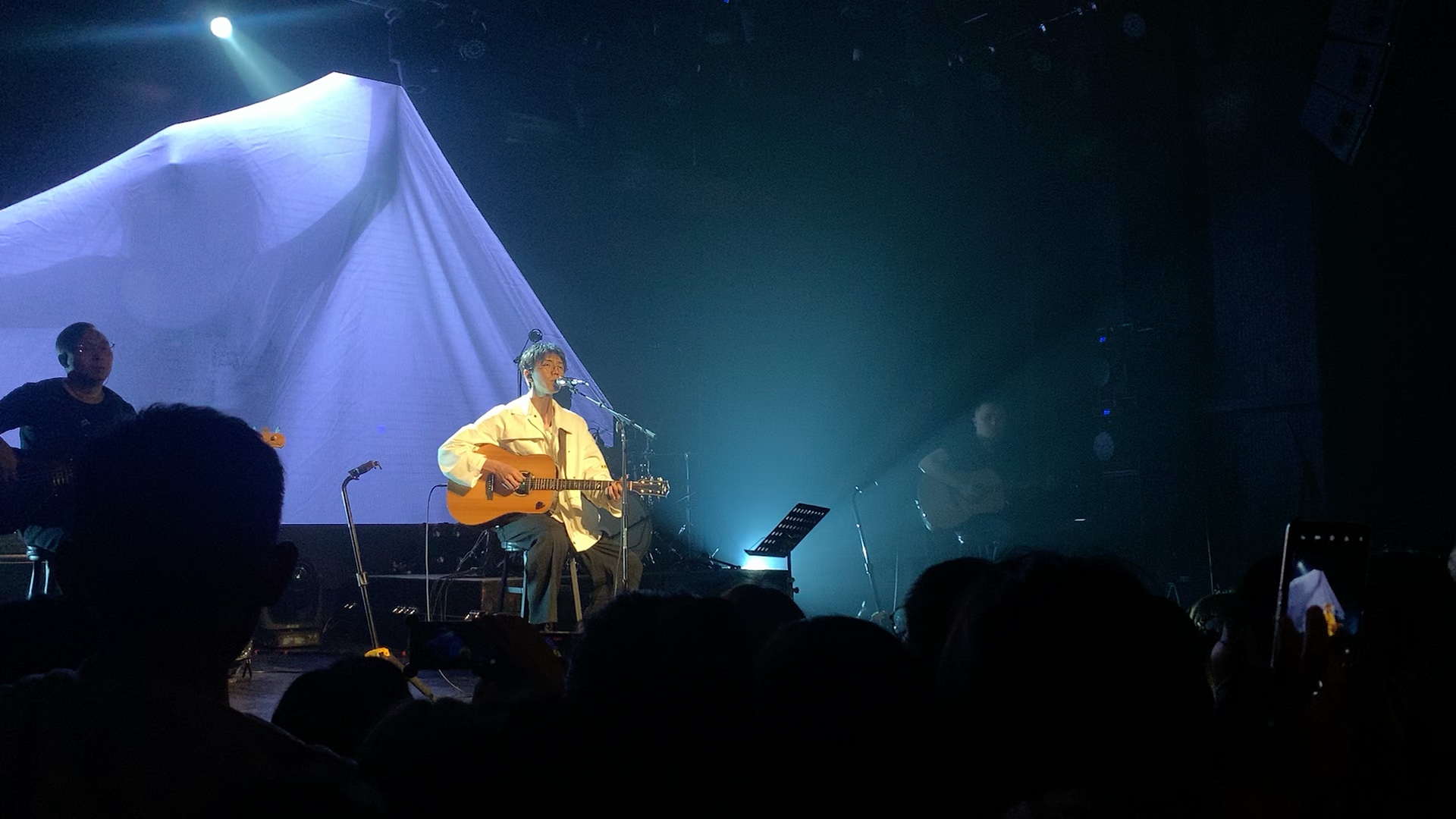 陈鸿宇演出现场唱的新歌