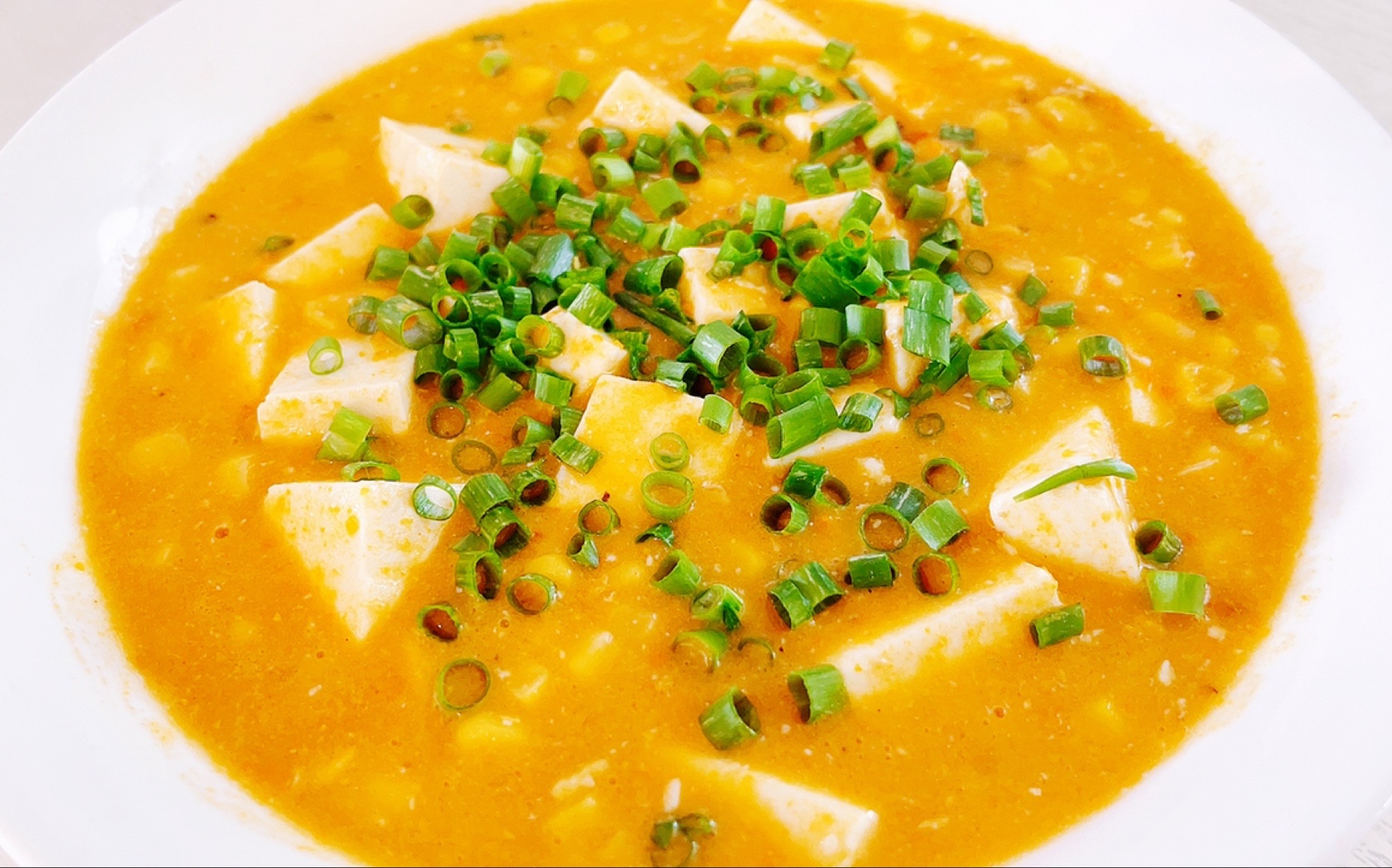 咸鲜味美的蟹黄豆腐,整整用了十只螃蟹的蟹黄,料足味美,鲜的都掉眉毛