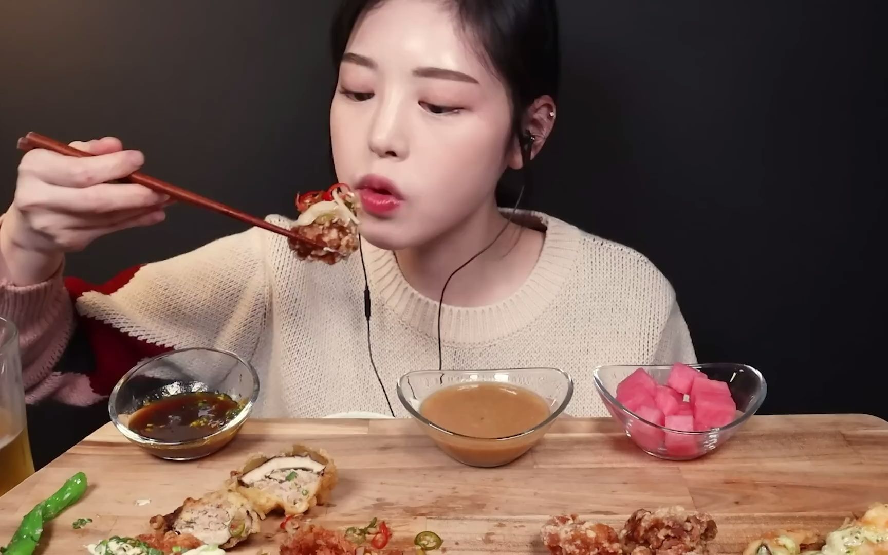 韩国美食博主(酥脆的炸鸡,奶油虾,炸肉配啤酒吃播 )