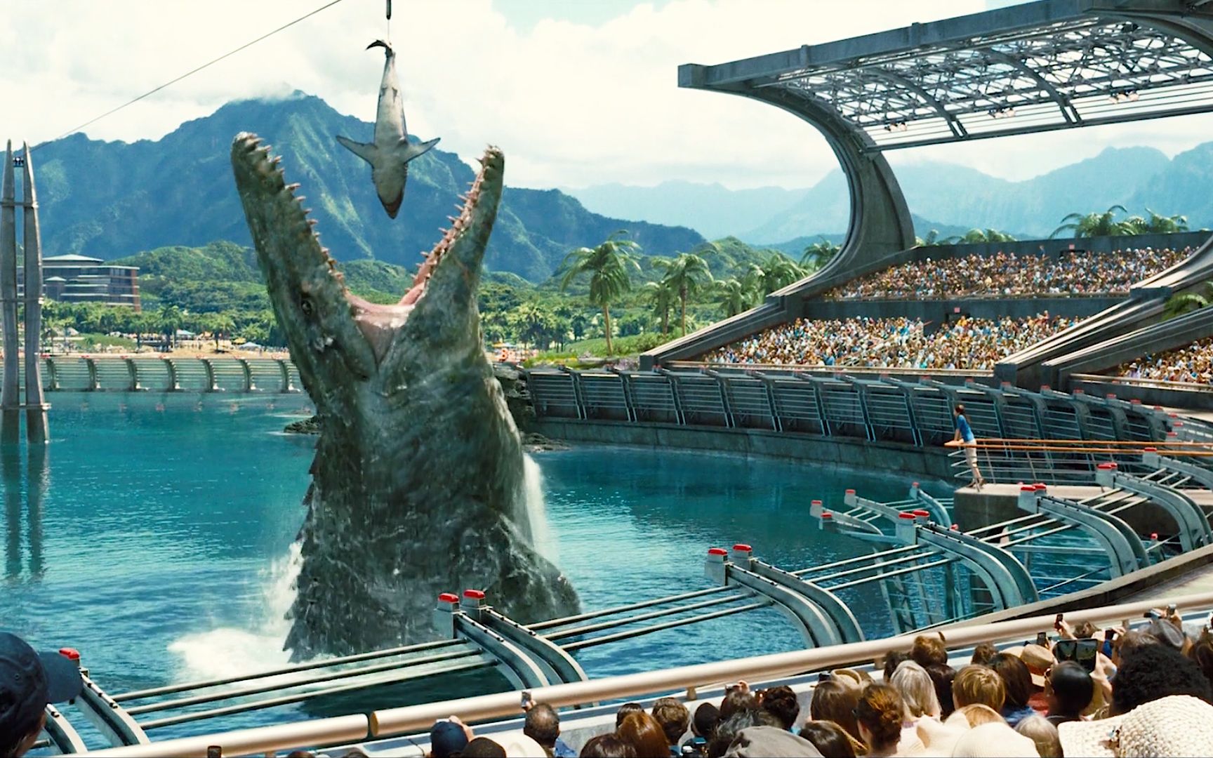 电影侏罗纪世界里,暴虐霸王龙在沧龙面前只是个渣渣