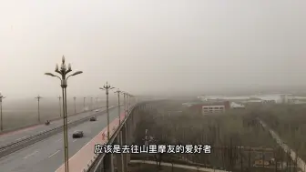 Download Video: 徒步1小时来到滈河，看到一条街都开满樱花的道路，这个季节真的美极了，值了