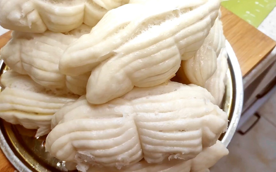 过年家家都要做的顺莲花馒头,取其谐音顺利,期望家庭来年顺风顺水