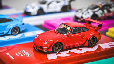 Tarmac works X 7-11 RWB 993 Medusa_哔哩哔哩_bilibili