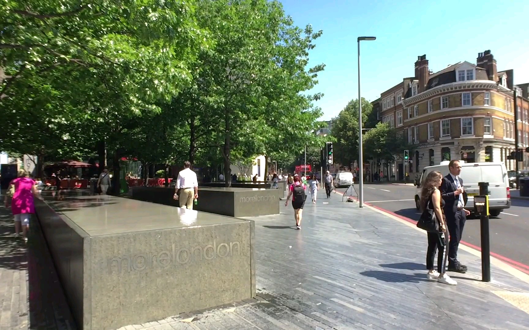 [图][高清城市街景]第一视角步行游览英国伦敦，伦敦塔桥，圣凯瑟琳码头，伦敦塔