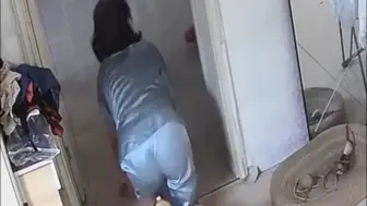 为什么父母辛苦生下来的却不爱呢_妈妈 _家庭 _扶弟魔  _女儿 _监控下的一幕