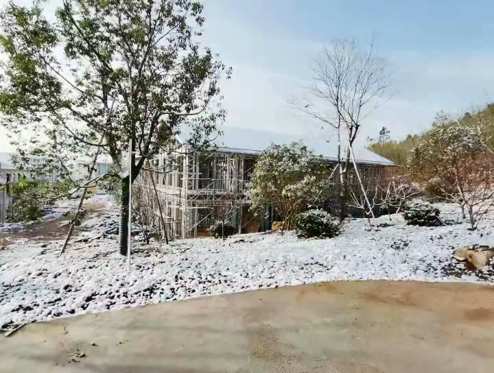 干爹干爹给他妹妹干爹给我妹妹做的青冈别墅