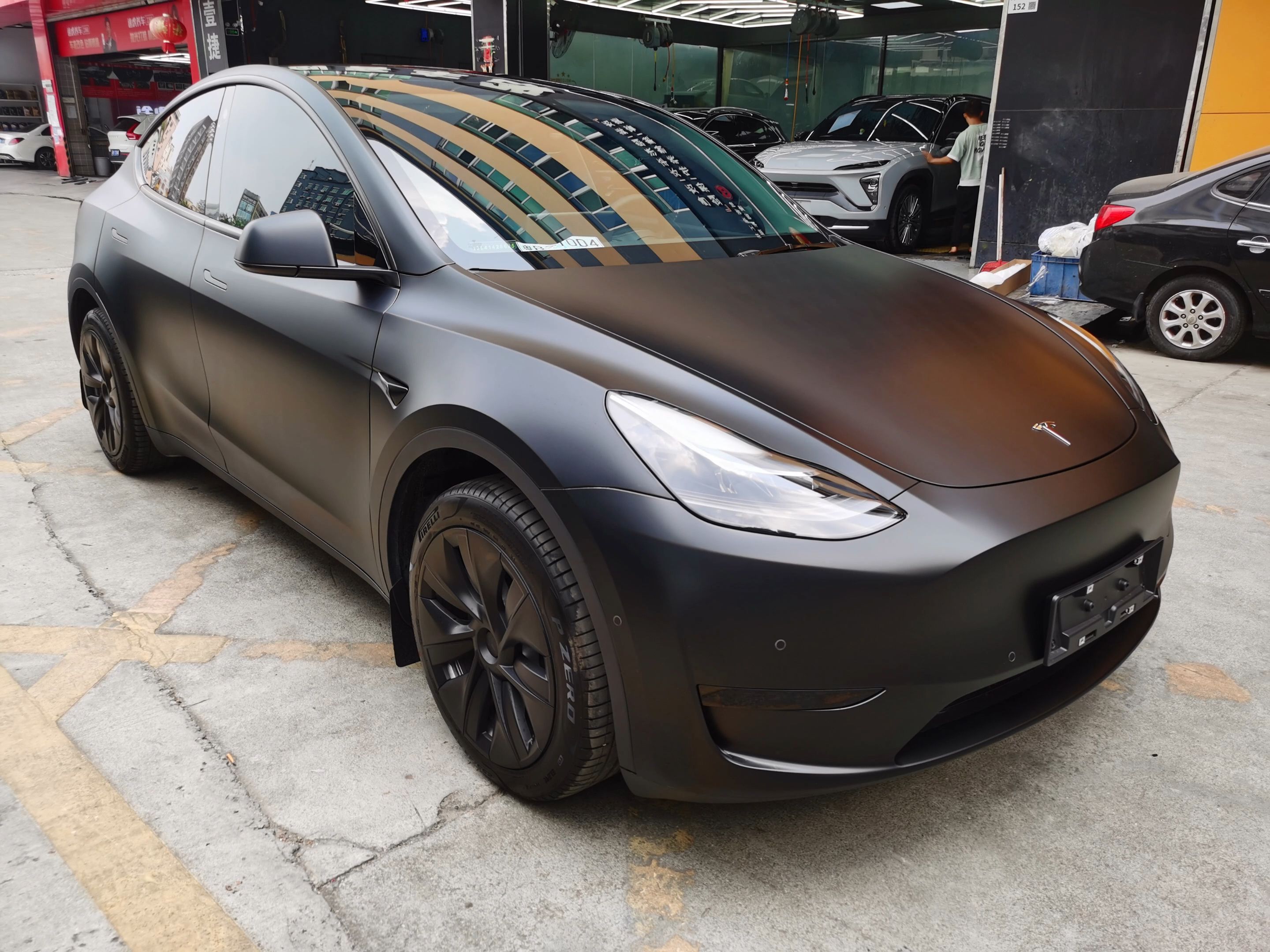 特斯拉model y装贴哑光隐身车衣实例