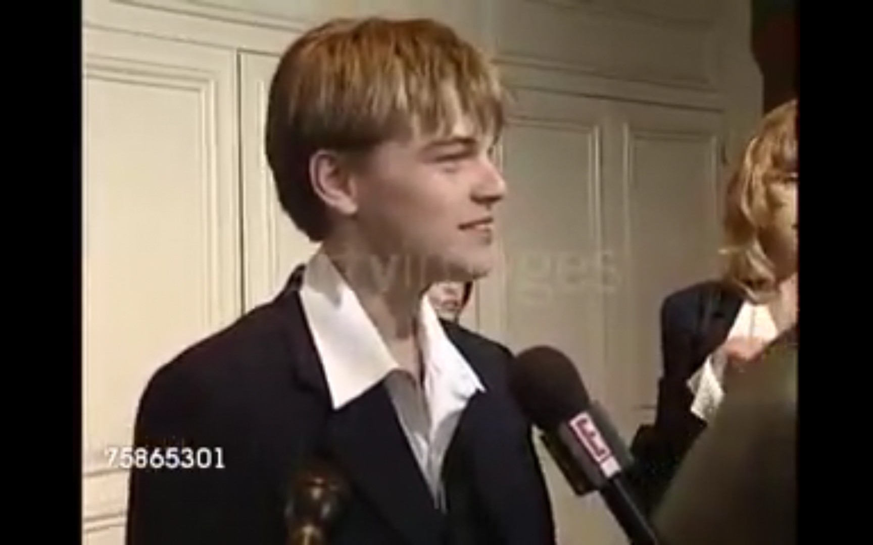 [图]小李边缘日记红毯采访 Leonardo Dicaprio about Basketball Diaries 油管录屏