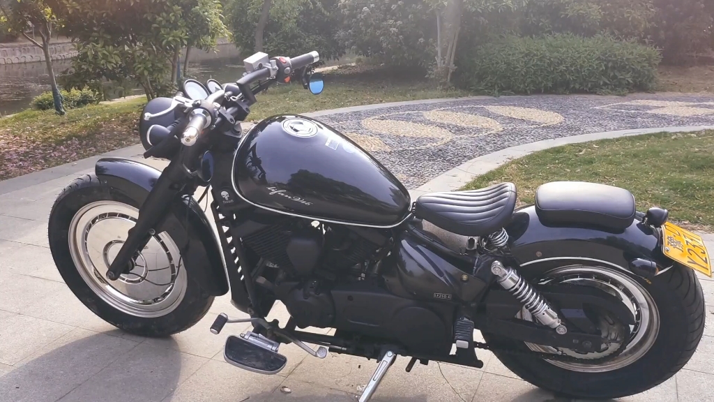 力帆v16改装bobber双座版本.很快推出折叠坐垫版本