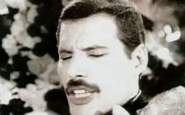 [图]【Freddie Mercury】Top of the Pops / Living On My Own - 1993-07-29