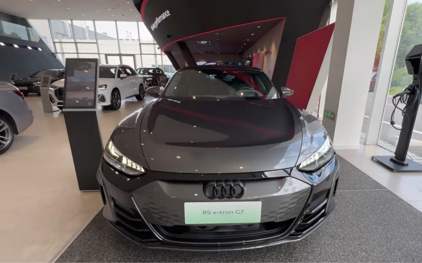 2023款奥迪rs e-tron gt试车