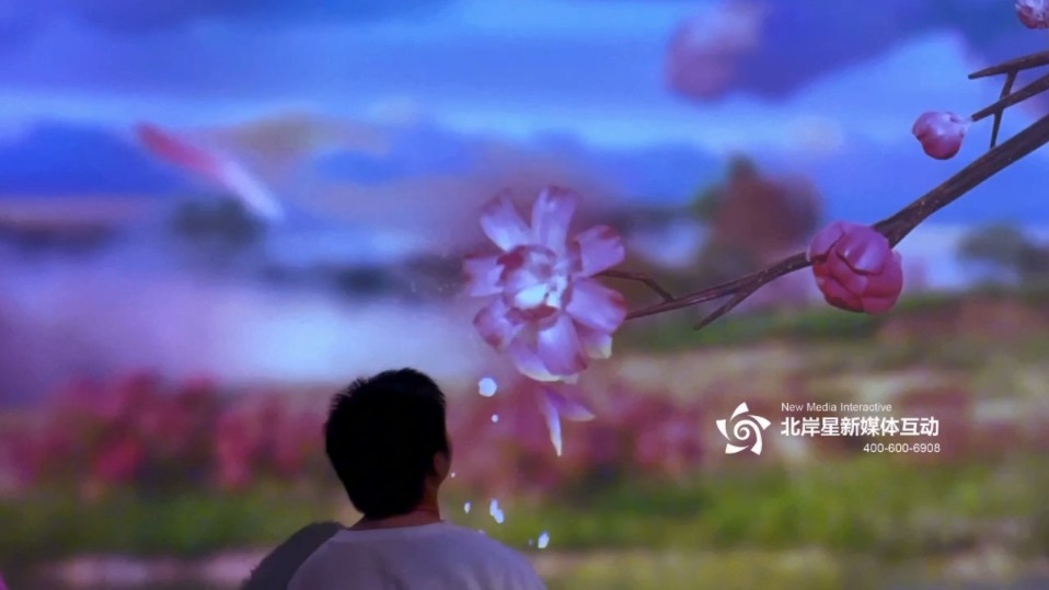 打造的三折幕投影互动,支持多人多点触控,雷达感应,花瓣粒子实时生成